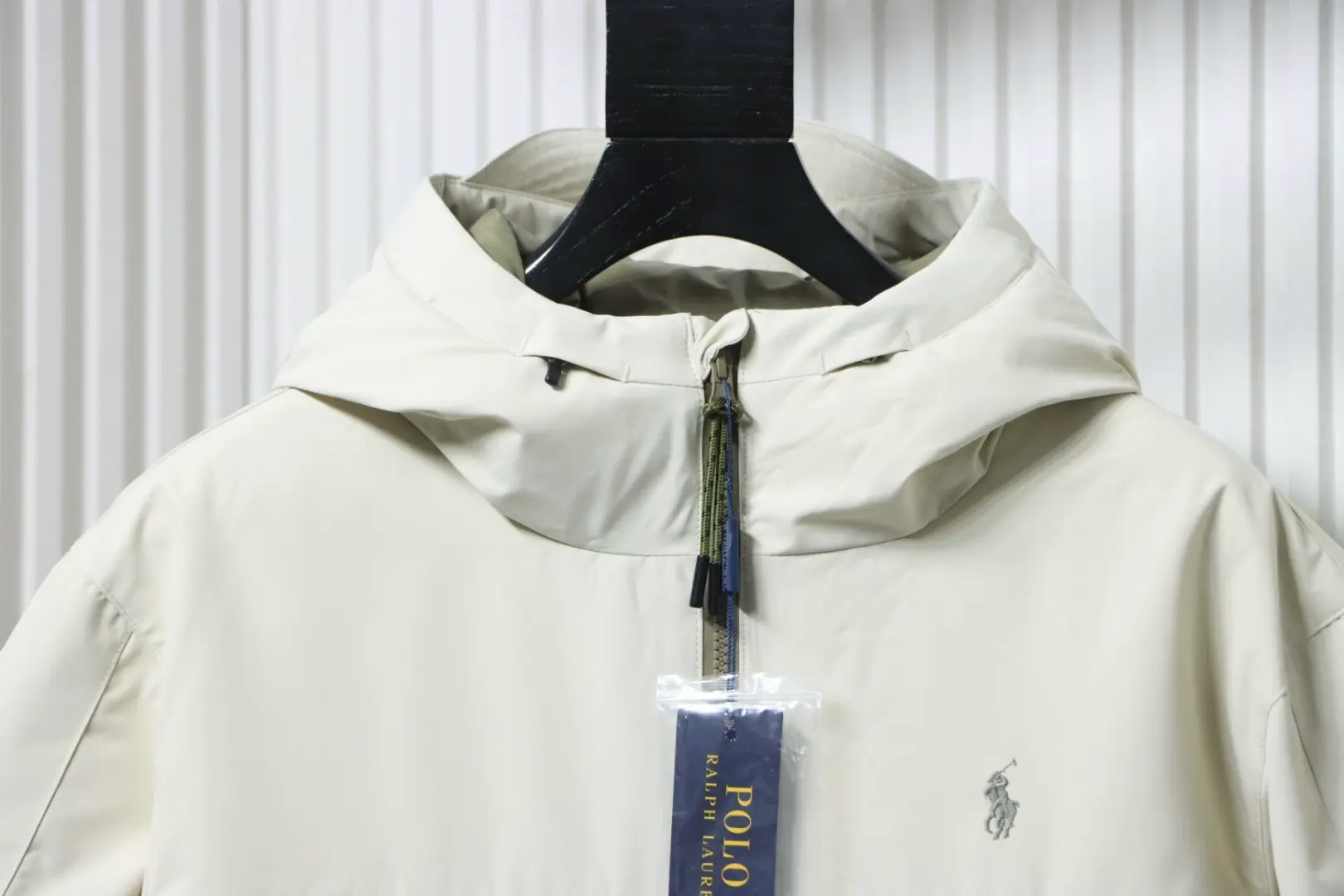 Ralph Lauren Daunenjacke mit Kapuze und gesticktem Logo – Bild 3