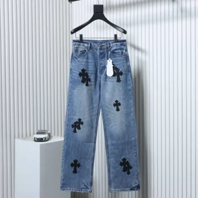 Schwarze Jeans aus Leder mit Kreuzlogo