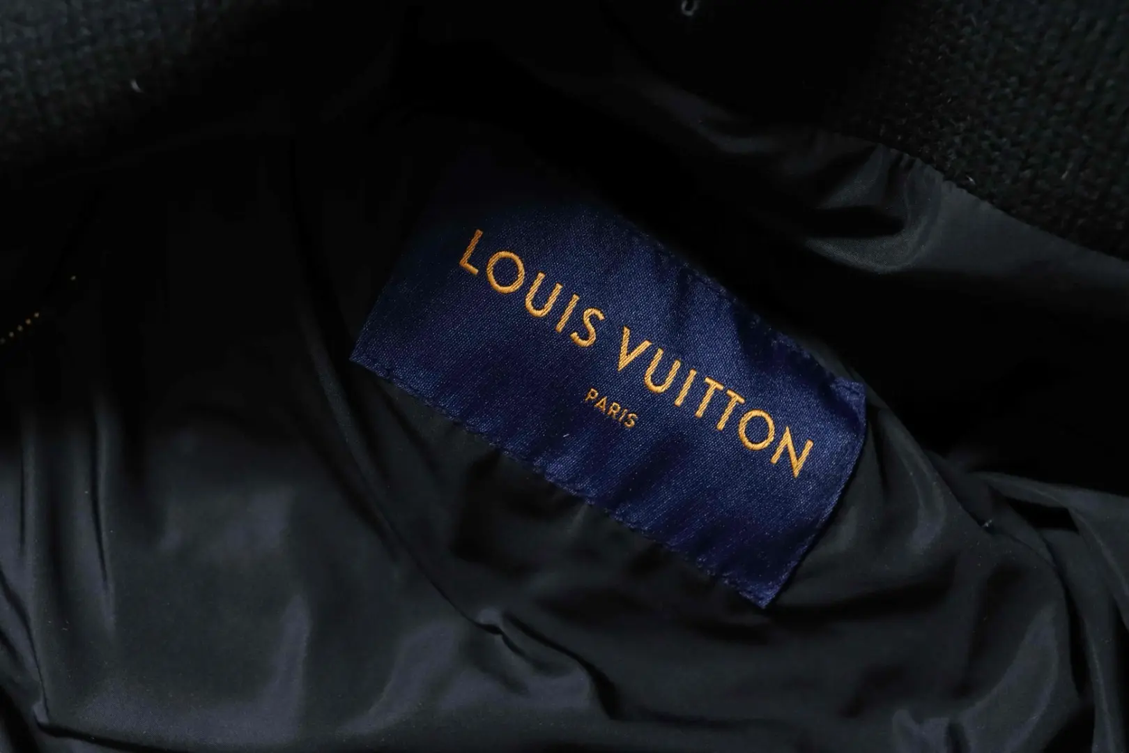 Strickdaunenjacke mit Monogrammstickerei – Bild 9