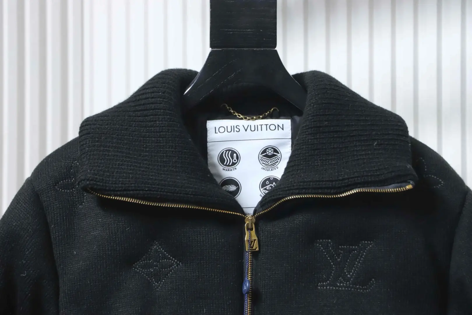 Strickdaunenjacke mit Monogrammstickerei – Bild 3