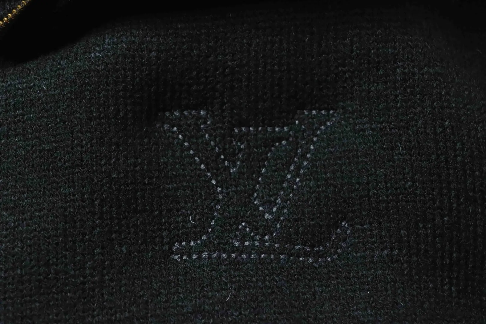 Strickdaunenjacke mit Monogrammstickerei – Bild 7