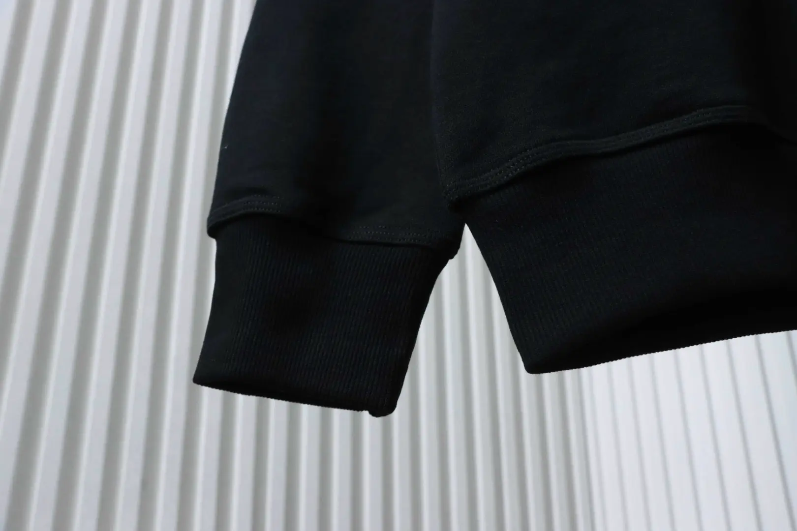 Sweatshirt mit kariertem, appliziertem Kriegspferd-Stickerei und Rundhalsausschnitt – Bild 6