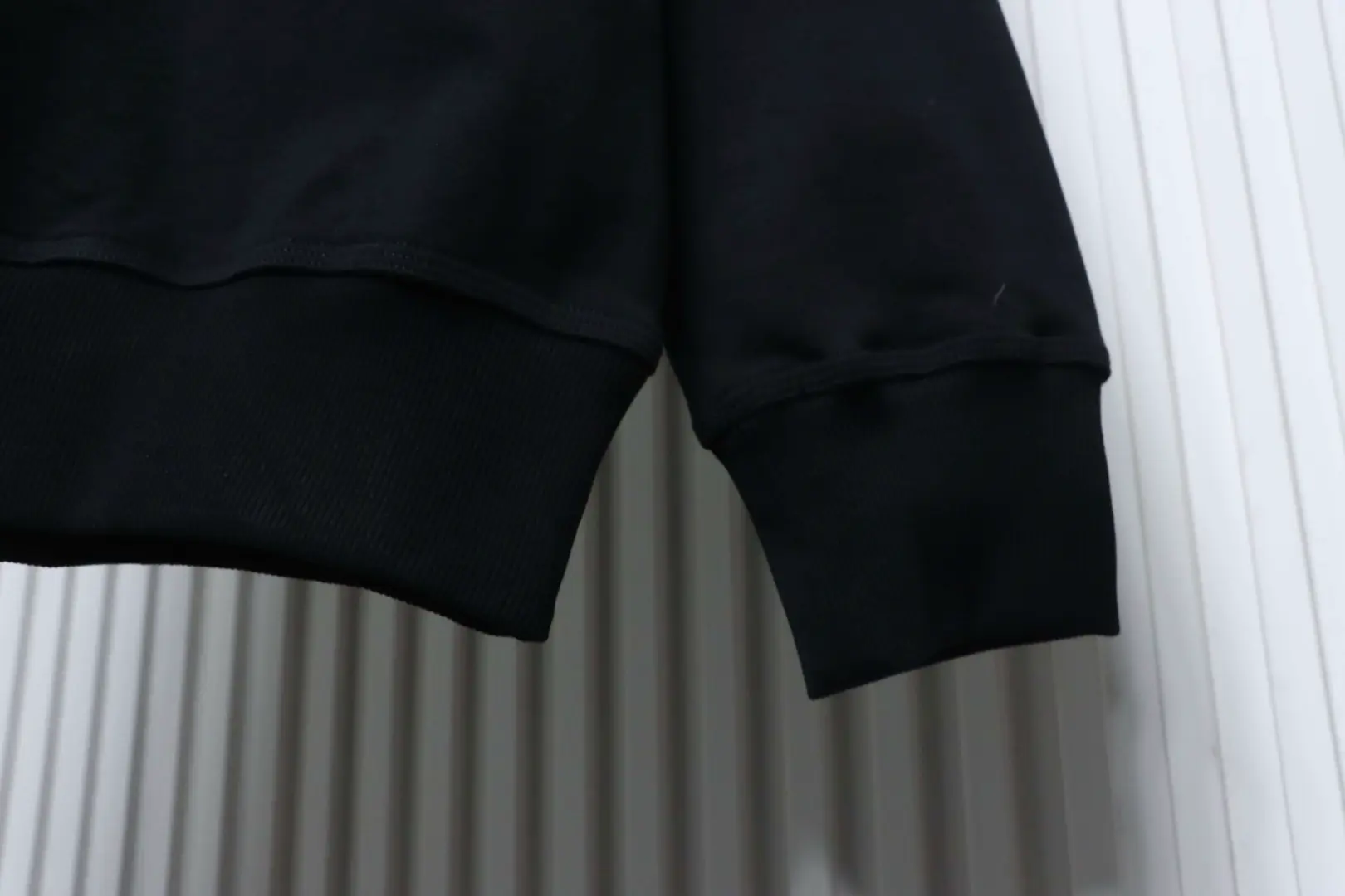 Sweatshirt mit kariertem, appliziertem Kriegspferd-Stickerei und Rundhalsausschnitt – Bild 5