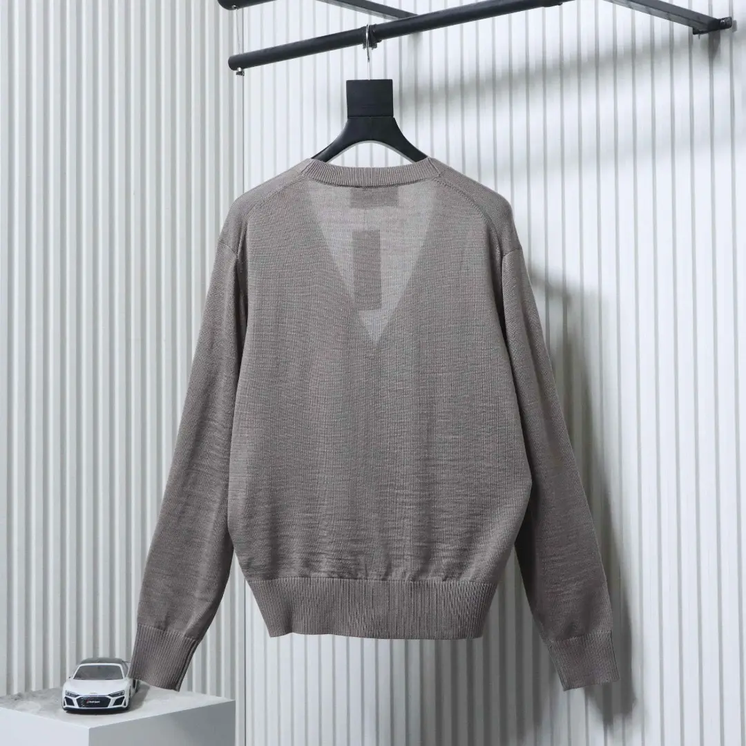 AMI Herzbestickter Wollpullover – Bild 2