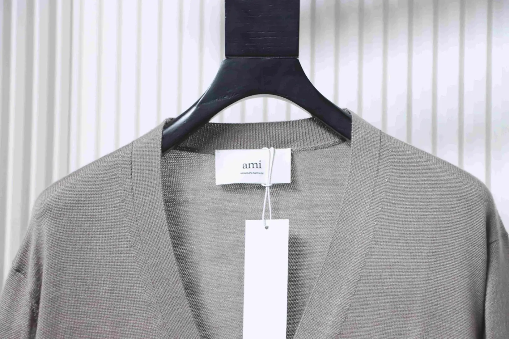 AMI Herzbestickter Wollpullover – Bild 3