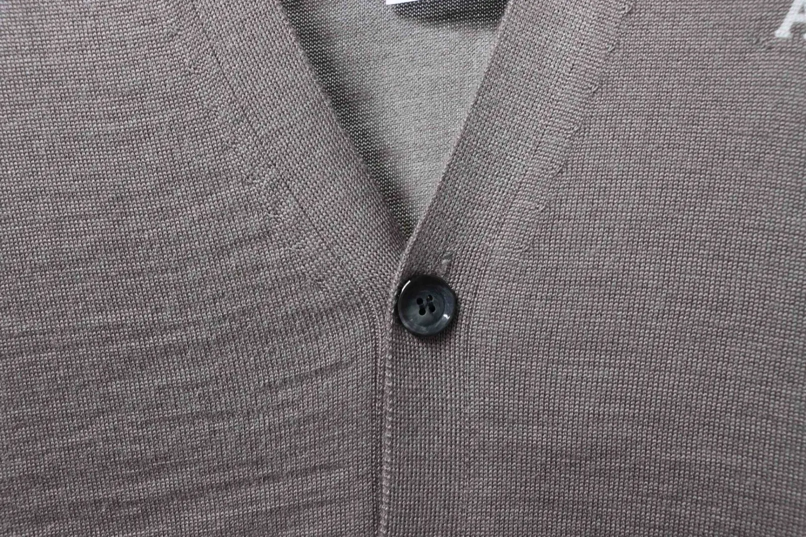 AMI Herzbestickter Wollpullover – Bild 5