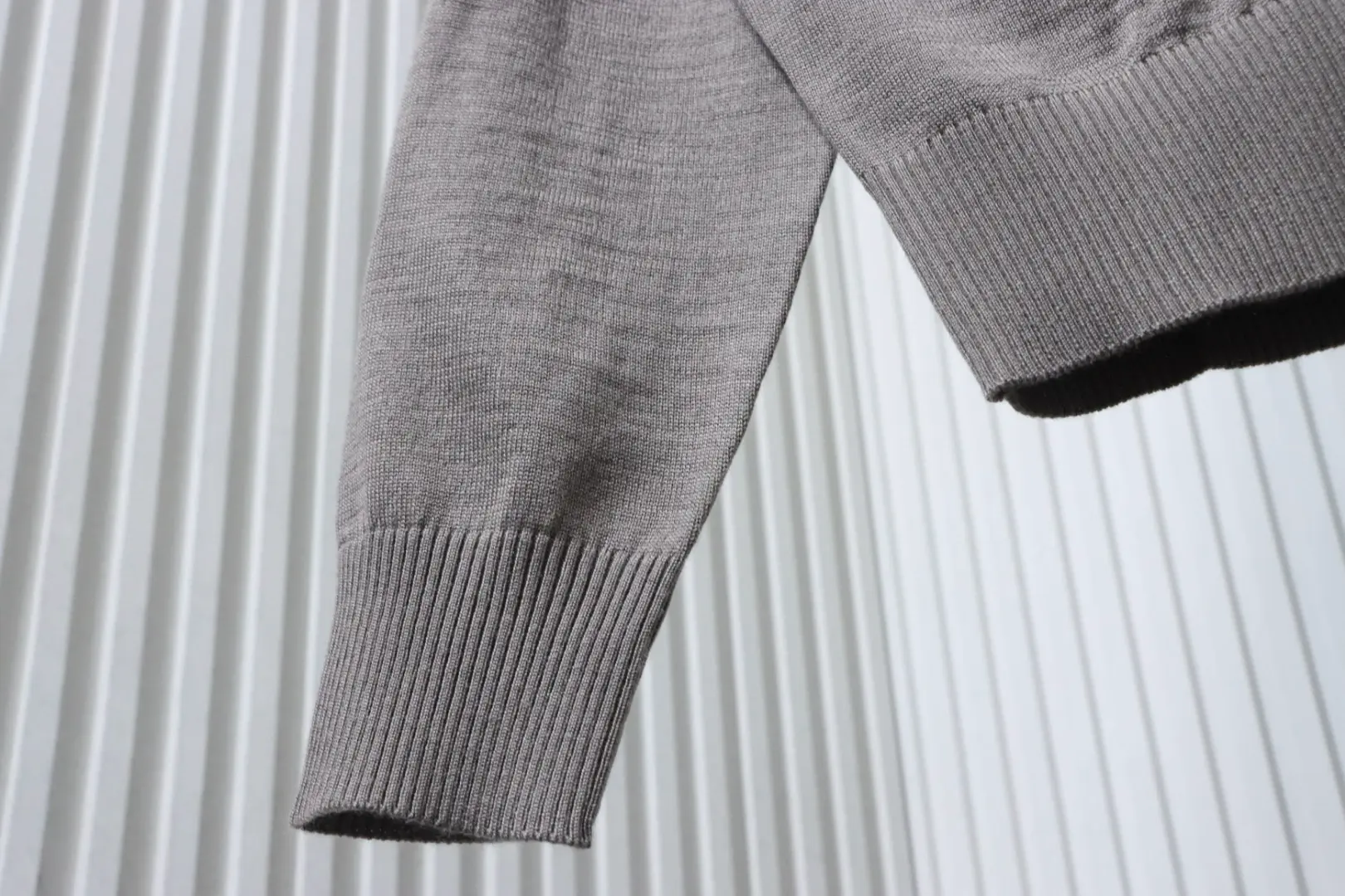 AMI Herzbestickter Wollpullover – Bild 8