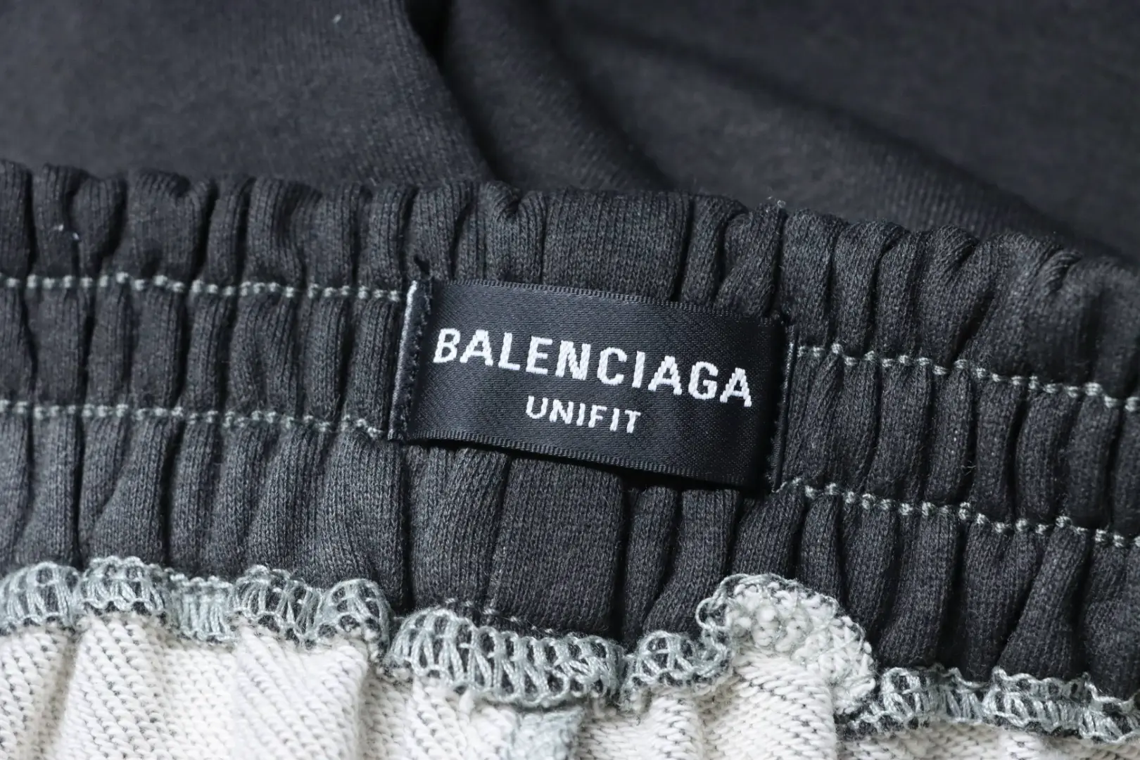 Balenciaga BLCG 24ss Patchwork-Hose aus schwarzem, floralem und grauem Denim – Bild 8