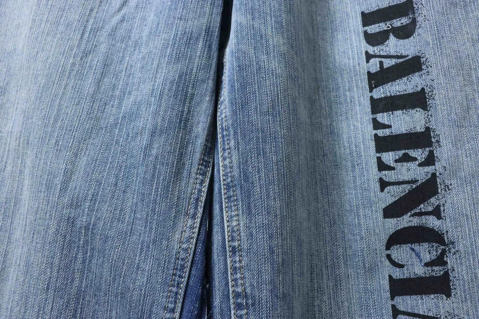 Balenciaga BLCG 24ss Patchwork-Hose aus schwarzem, floralem und grauem Denim – Bild 6