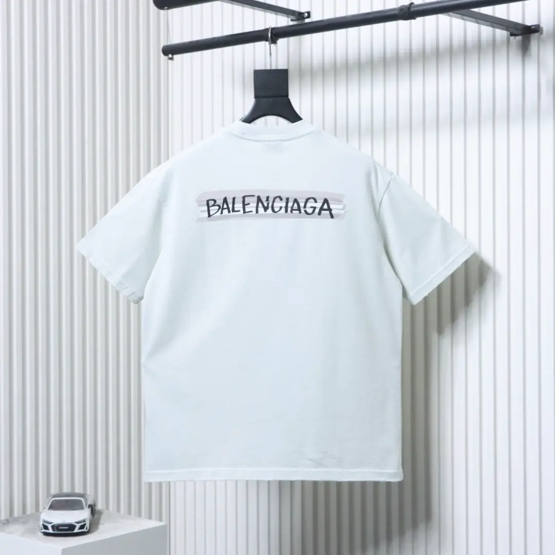 Balenciaga Kurzarm-T-Shirt im Used-Look mit Buchstabenprint aus Klebeband auf der Rückseite – Bild 11