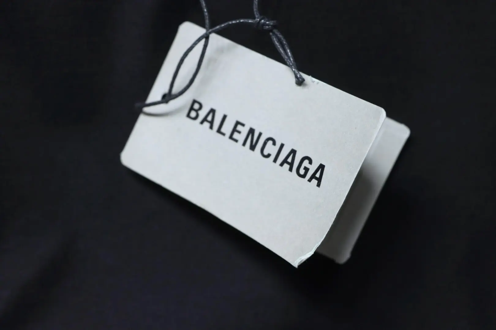 Balenciaga Kurzarm-T-Shirt im Used-Look mit Buchstabenprint aus Klebeband auf der Rückseite – Bild 8