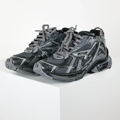 Balenciaga Runner Low-Top-Sneaker in Schwarz und Grau