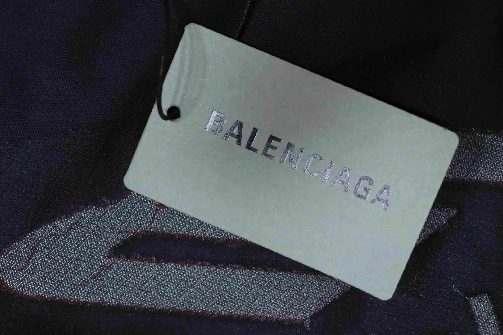 Balenciaga SS23 — Gewaschenes Kurzarm-T-Shirt mit 3M-Stickschriftzug – Bild 9