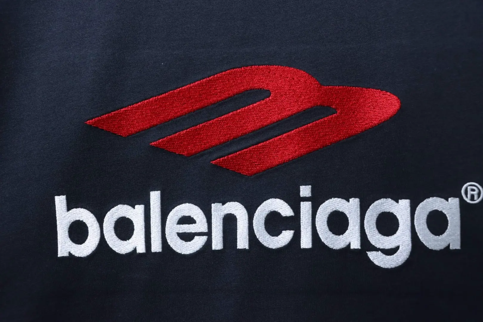 Balenciaga SS23 — Gewaschenes Kurzarm-T-Shirt mit 3M-Stickschriftzug – Bild 6