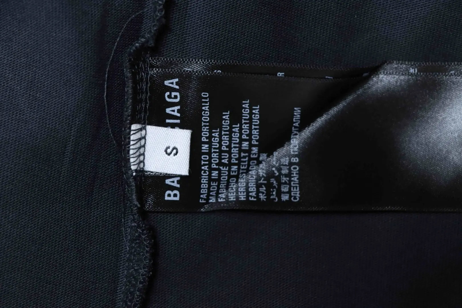 Balenciaga SS23 — Gewaschenes Kurzarm-T-Shirt mit 3M-Stickschriftzug – Bild 10