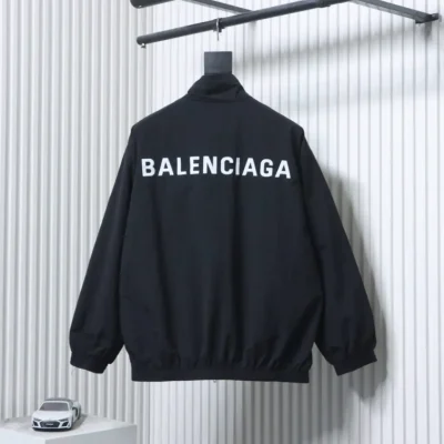 Balenciaga Sportjacke mit spiegelbildlicher Buchstabenstickerei