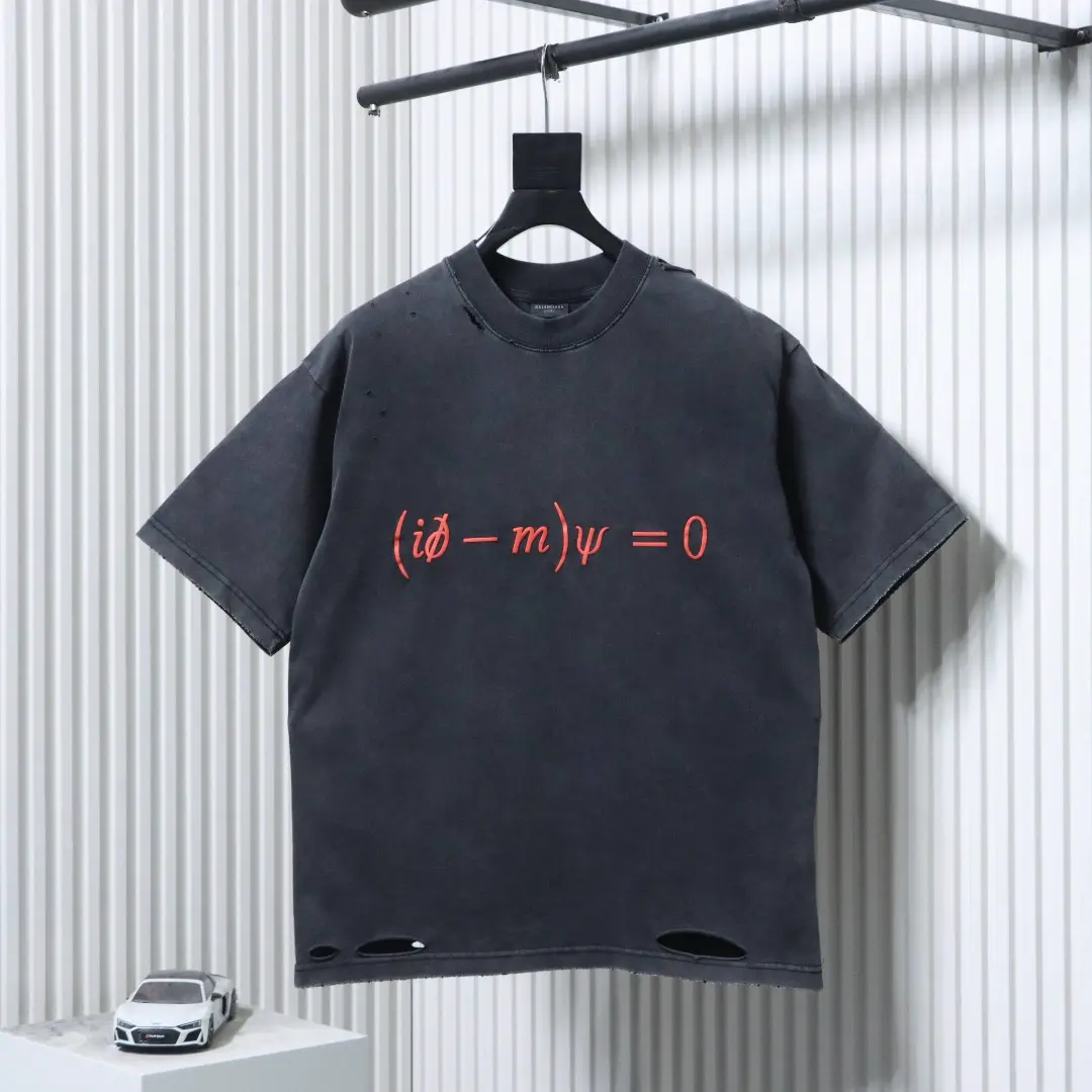 Balenciaga Valentinstag Limited Edition Dirac Formula Ripped Kurzarm-T-Shir