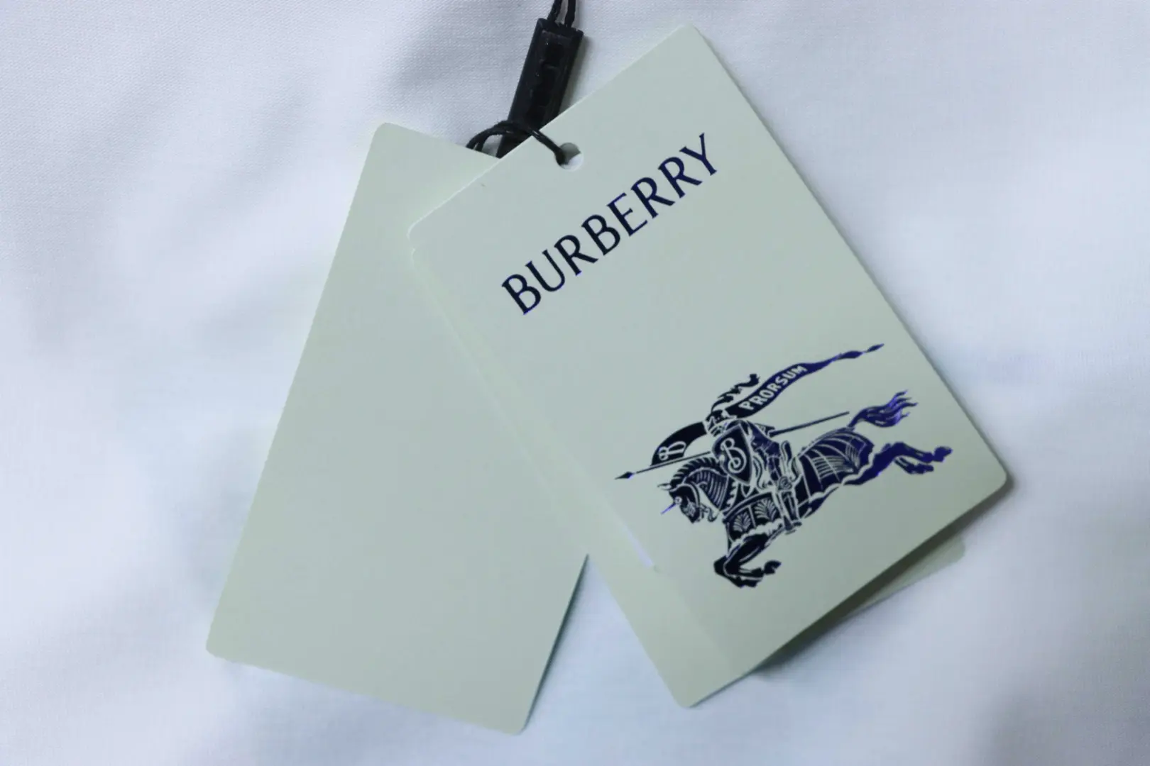 Baumwoll-T-Shirt mit Distelmuster und kurzen Ärmeln – Bild 13