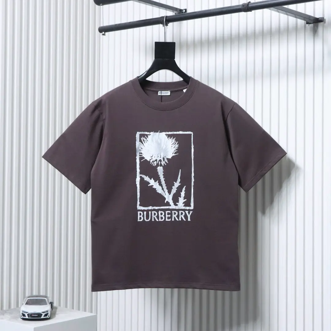 Baumwoll-T-Shirt mit Distelmuster und kurzen Ärmeln – Bild 3