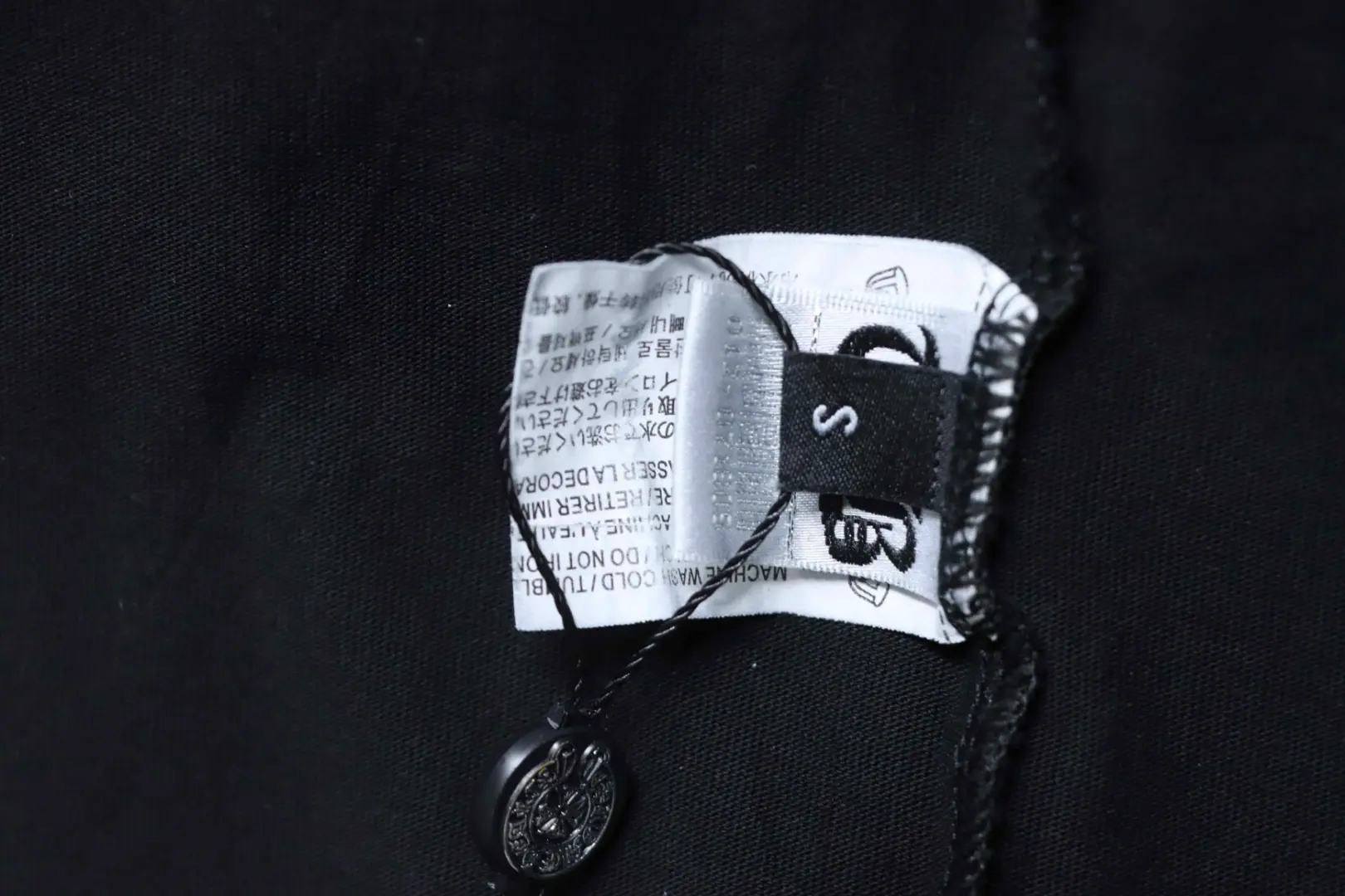 CH Kurzarm-T-Shirt mit blau umrandetem Hufeisenkreuz – Bild 9