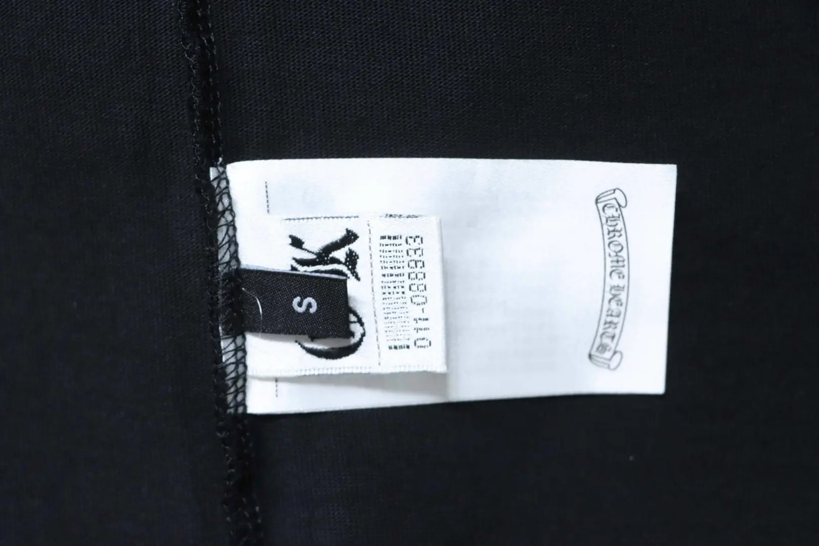 CH Sanskrit Kreuz besticktes Kurzarm-T-Shirt – Bild 9