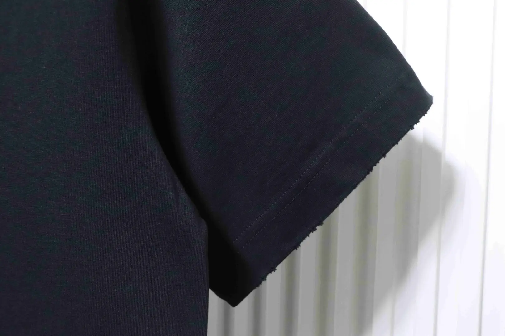 CH Sanskrit Kreuz besticktes Kurzarm-T-Shirt – Bild 6