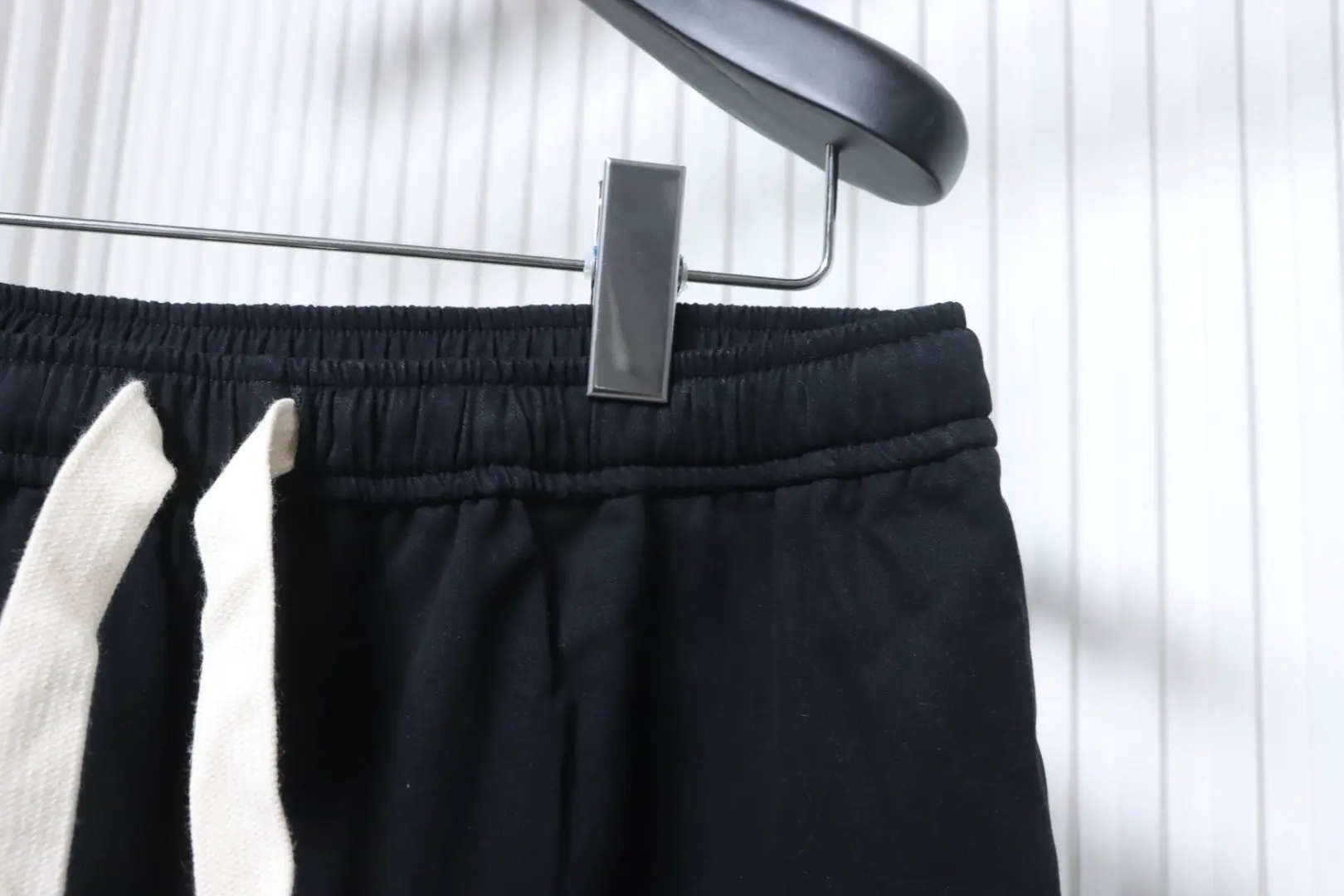 Celine Baumwollhose mit kleinem Lederlabel – Bild 5