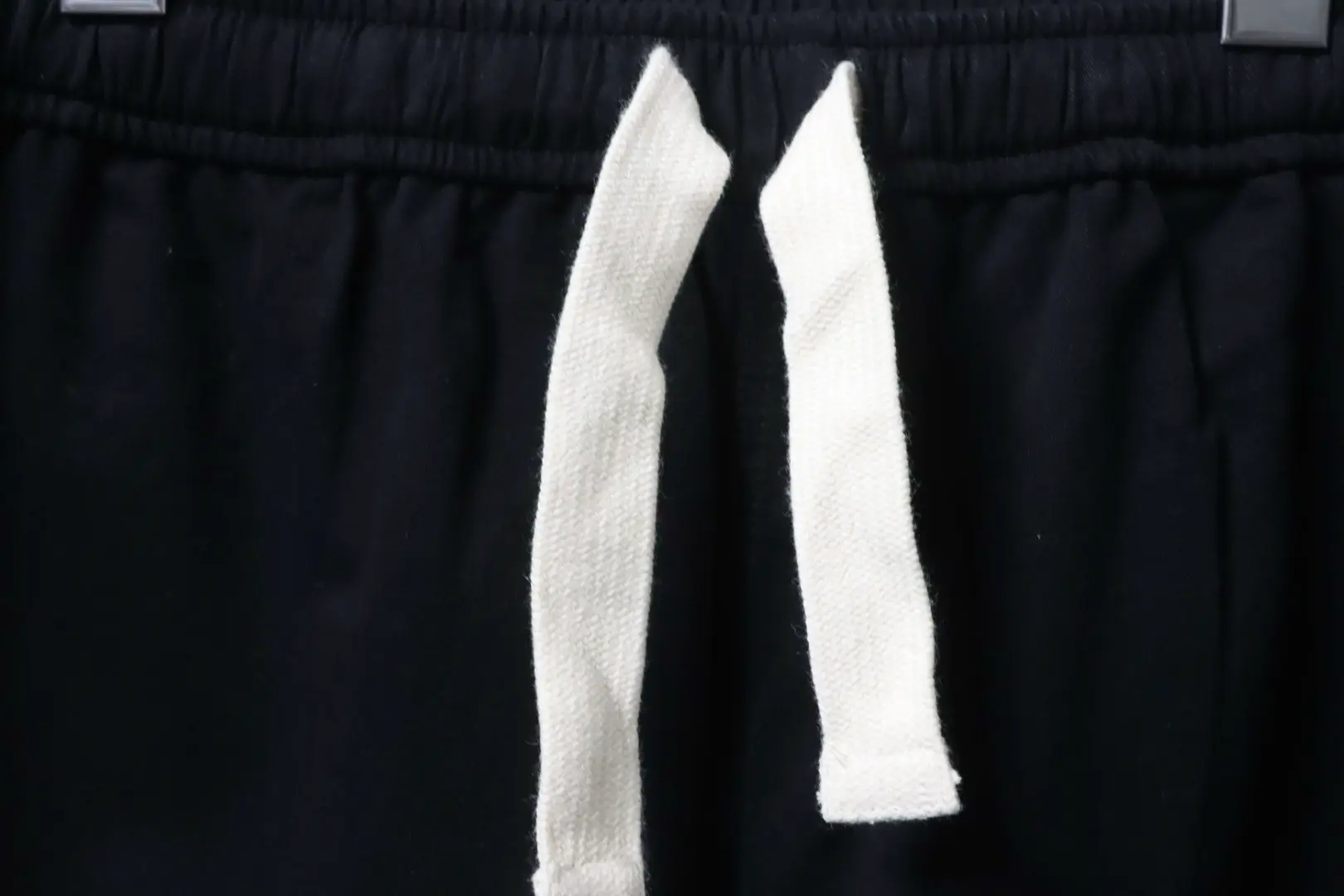 Celine Baumwollhose mit kleinem Lederlabel – Bild 7