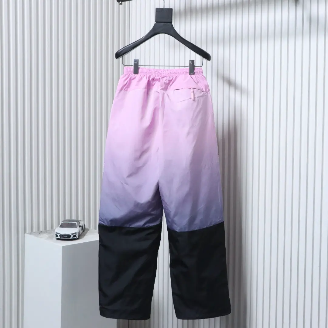 Hose mit Farbverlauf und gesticktem Logo – Bild 2