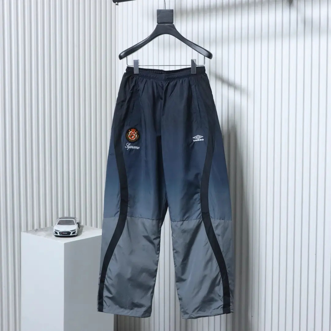 Hose mit Farbverlauf und gesticktem Logo – Bild 14