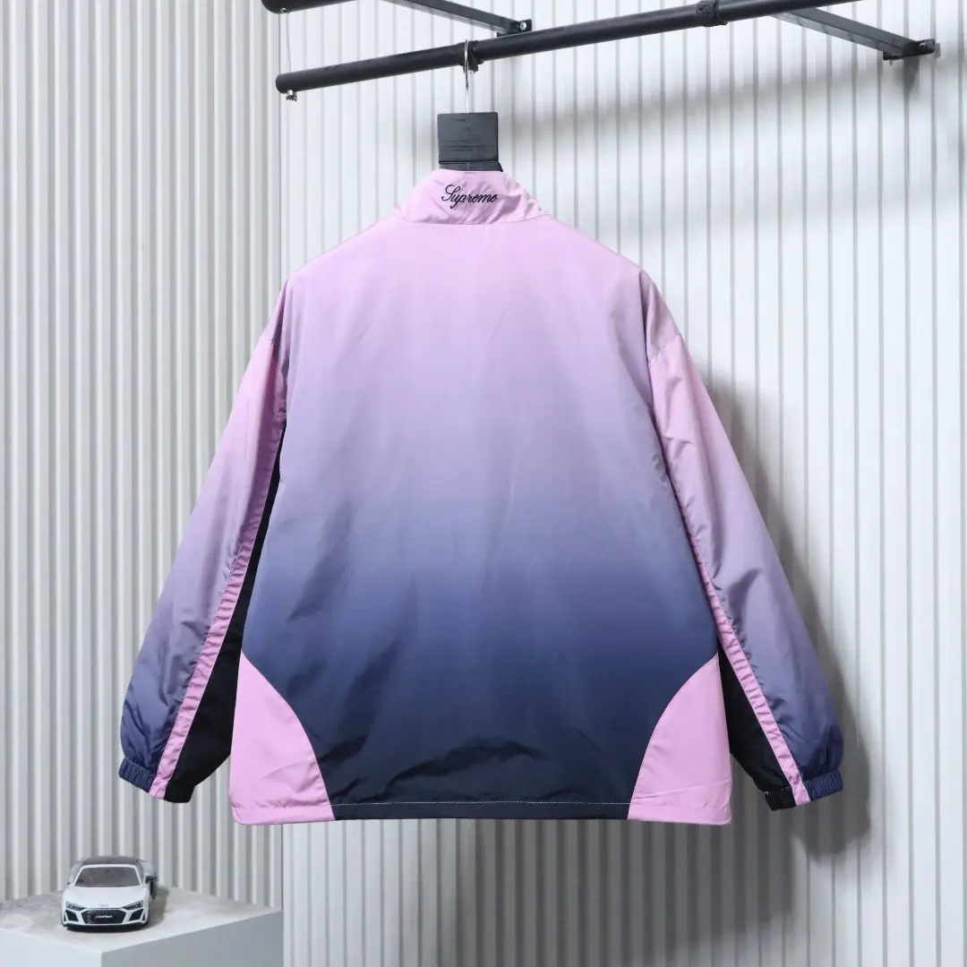 Jacke mit Farbverlauf, gesticktem Logo und Reißverschluss – Bild 2