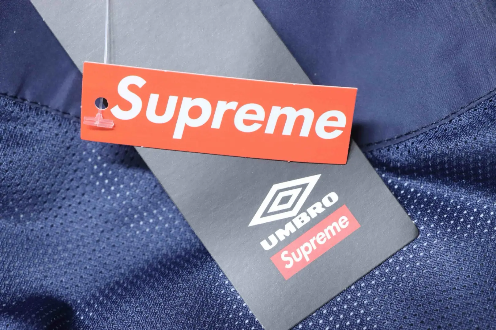 Jacke mit Farbverlauf, gesticktem Logo und Reißverschluss – Bild 11