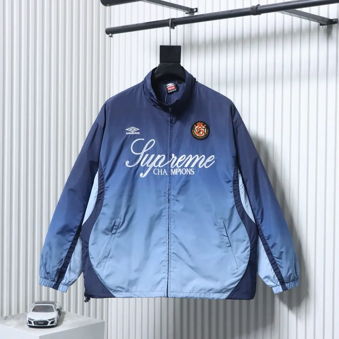 Jacke mit Farbverlauf, gesticktem Logo und Reißverschluss – Bild 3