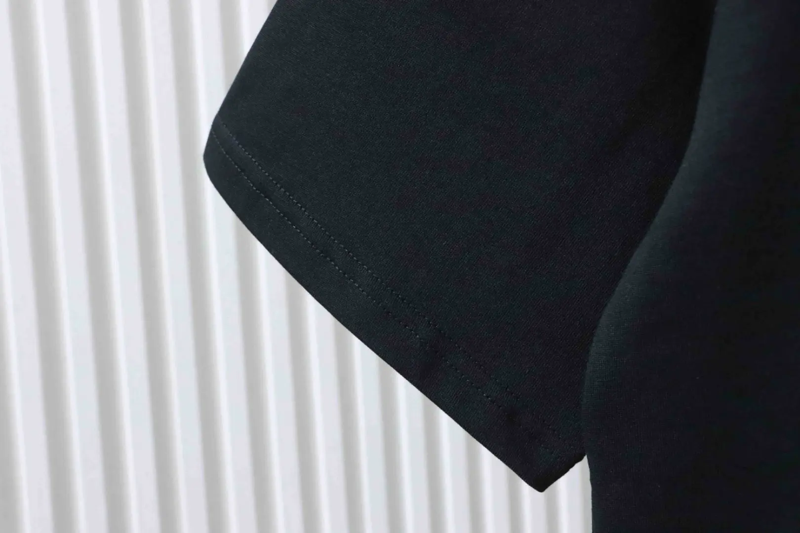 Kurzärmeliges Hemd mit charakteristischer Stickerei auf der Brust – Bild 8