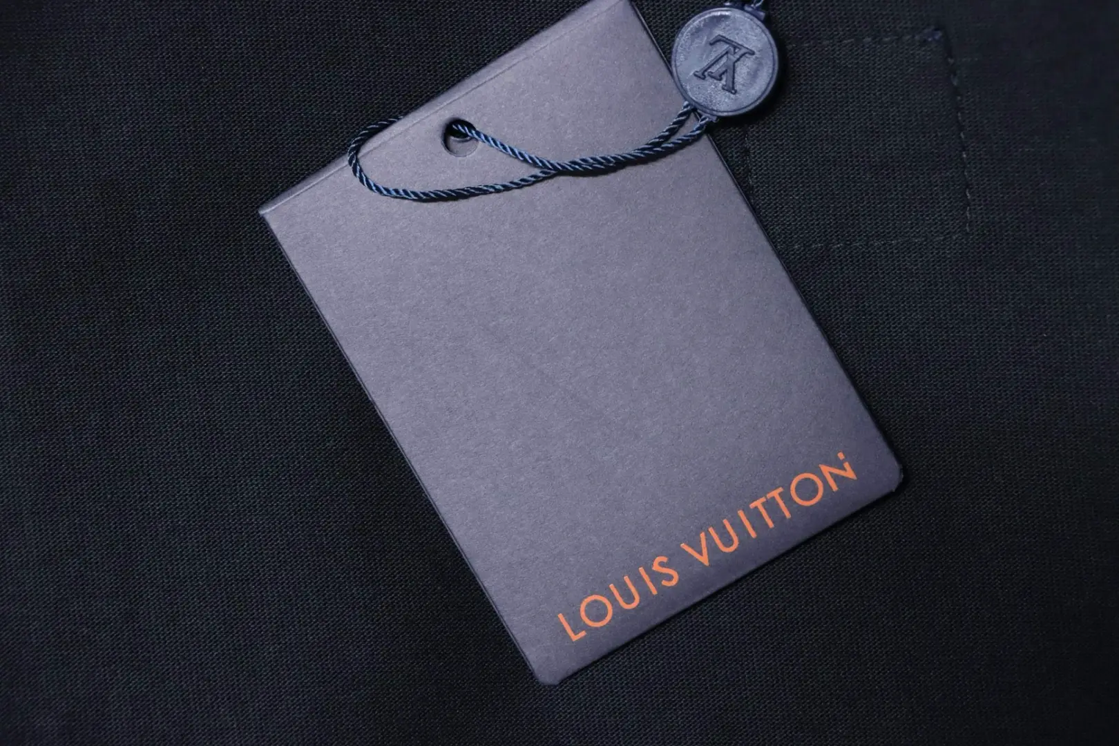 Kurzärmeliges Hemd mit charakteristischer Stickerei auf der Brust – Bild 10