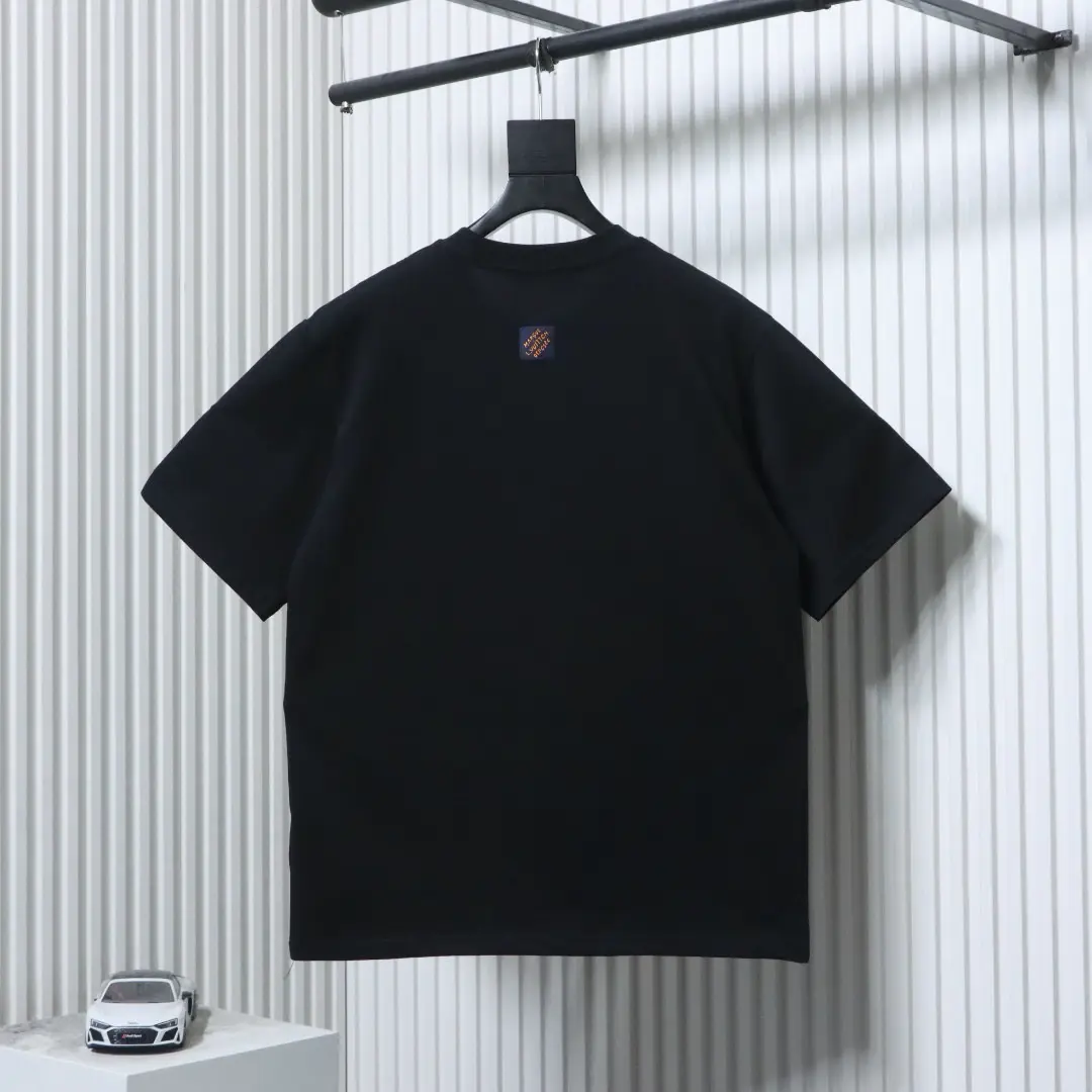 Kurzärmeliges Hemd mit charakteristischer Stickerei auf der Brust – Bild 4