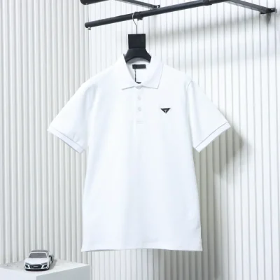Kurzärmeliges Poloshirt mit dreieckigem Logo auf der Brust