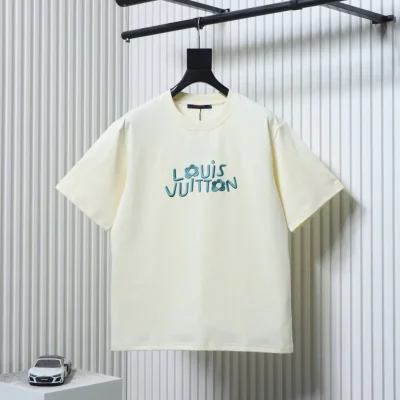 Kurzärmeliges Top mit kleiner blauer Blumen- und Buchstabenstickerei