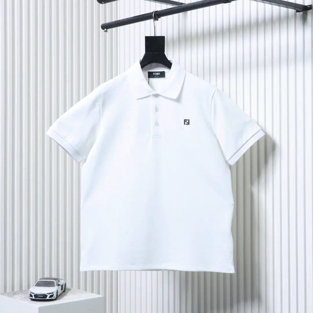 Kurzarm-Poloshirt mit Doppel-F-Metalllogo