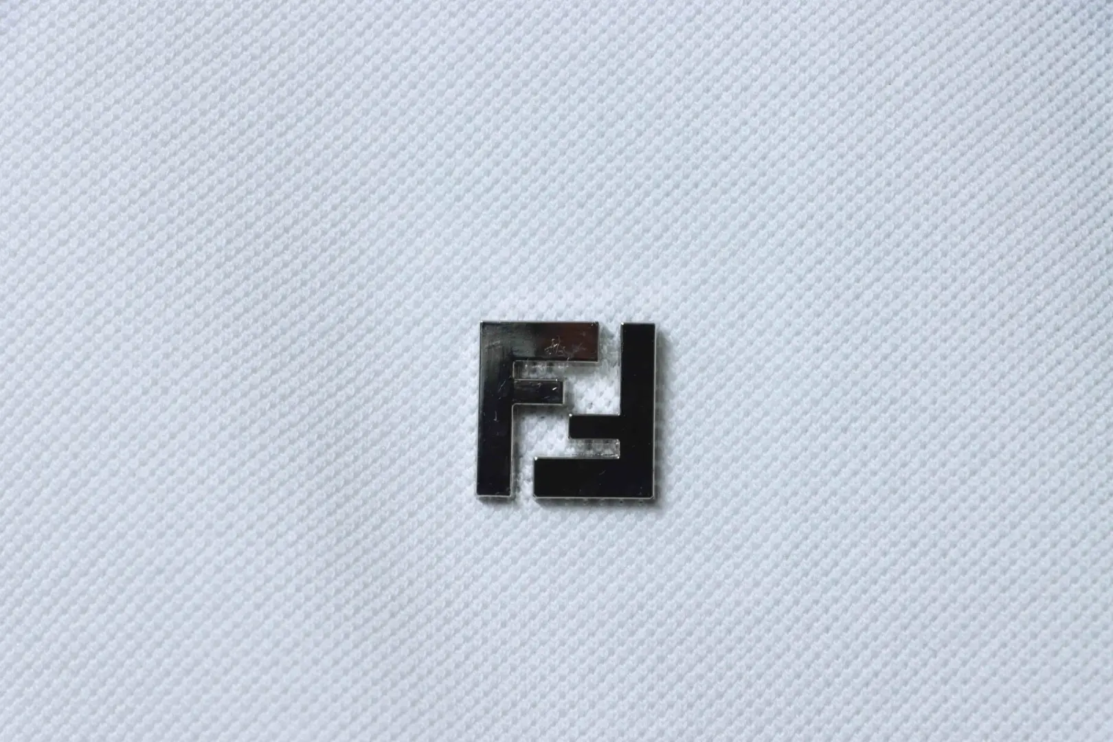 Kurzarm-Poloshirt mit Doppel-F-Metalllogo M-XXL – Bild 6