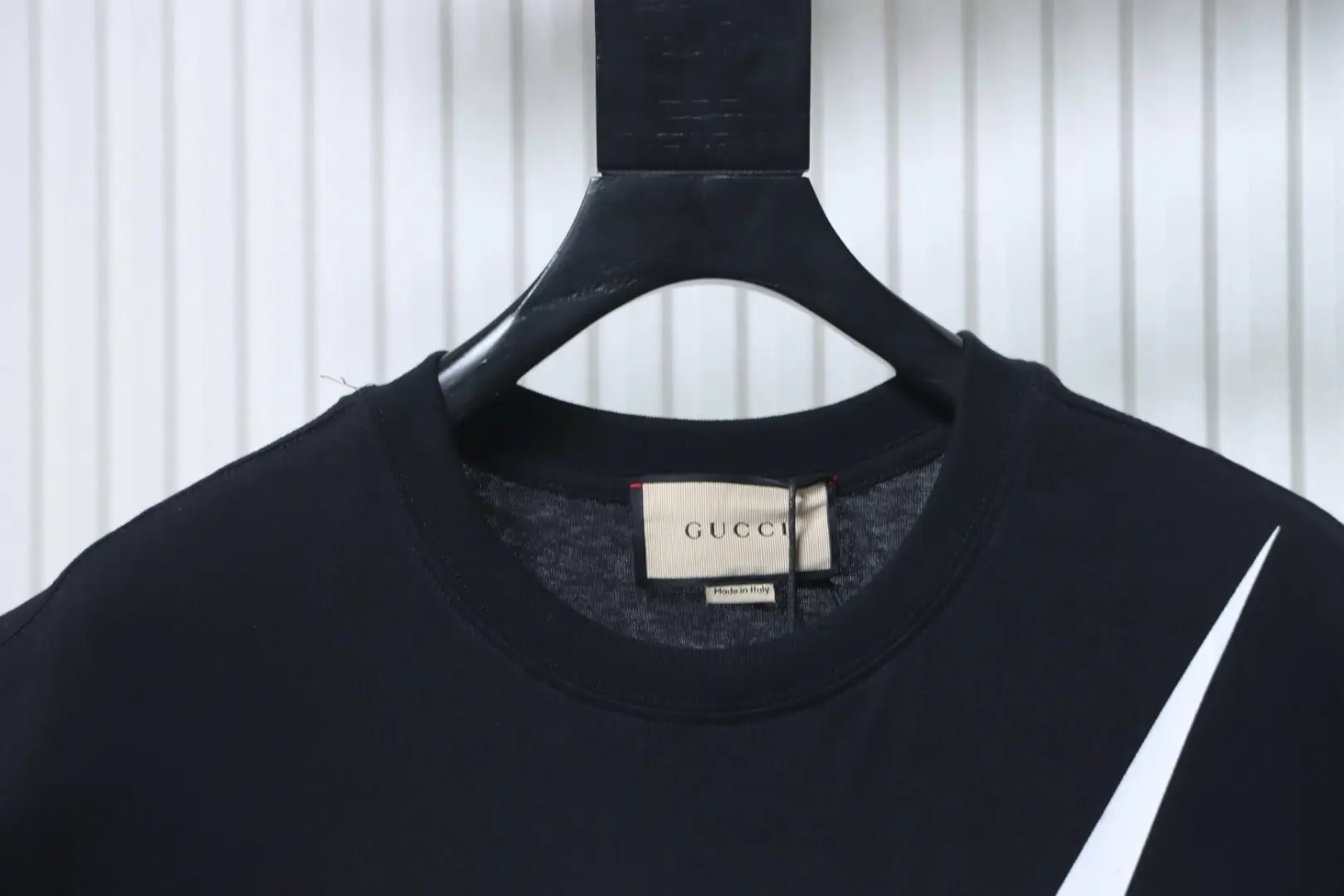 Kurzarm-T-Shirt mit Blitzmuster – Bild 3