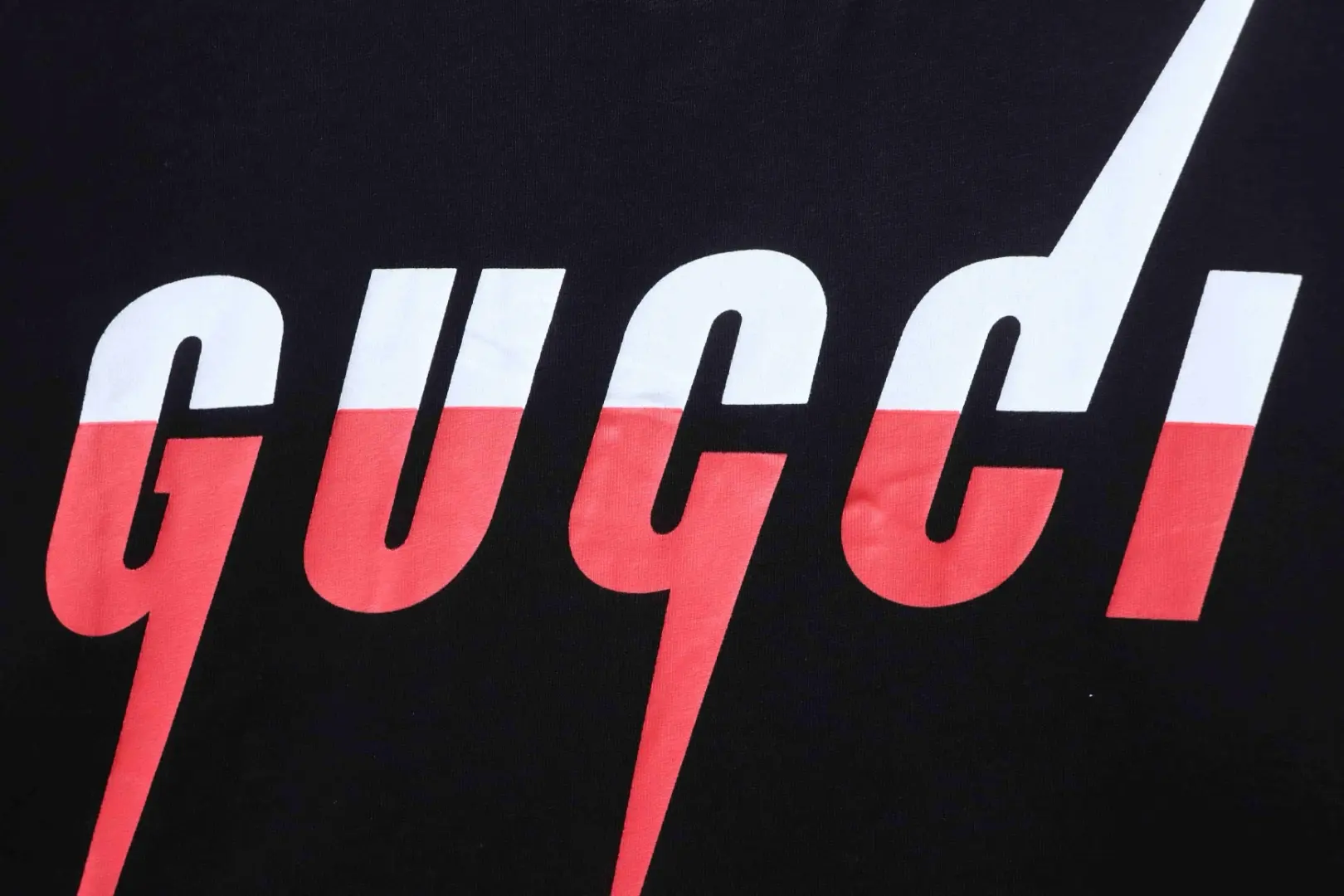 Kurzarm-T-Shirt mit Blitzmuster – Bild 5