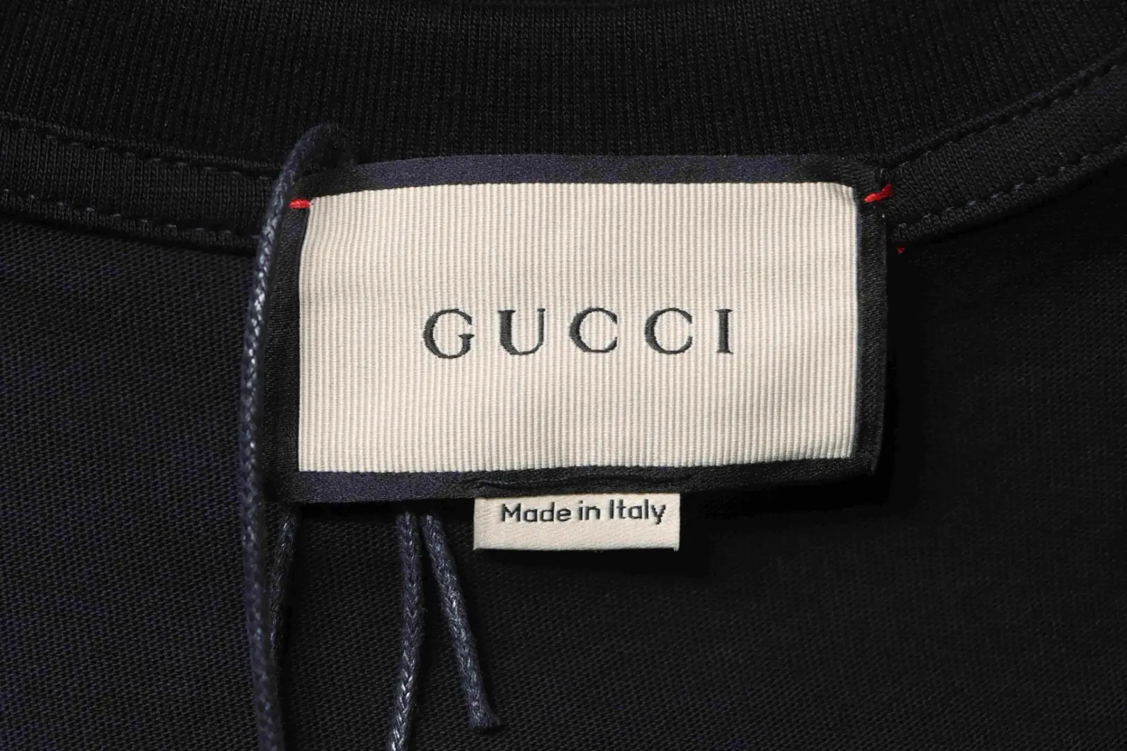 Kurzarm-T-Shirt mit Blitzmuster – Bild 8