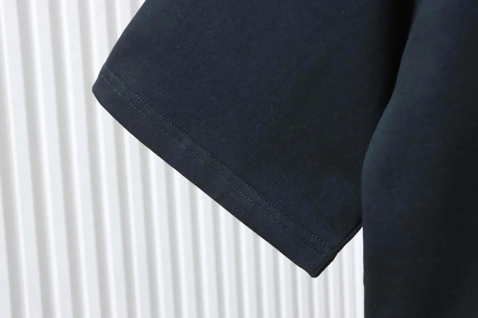 Kurzarm-T-Shirt mit doppelseitigem Kriegspferde-Print – Bild 9