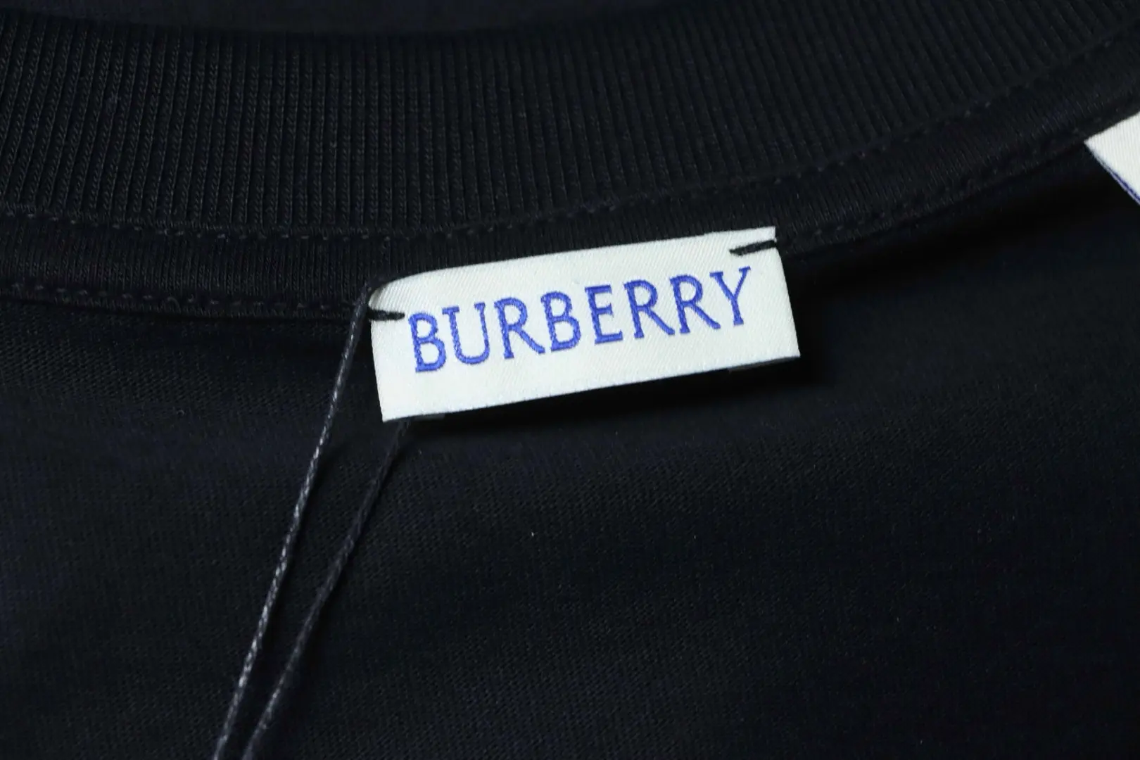 Kurzarm-T-Shirt mit doppelseitigem Kriegspferde-Print – Bild 10