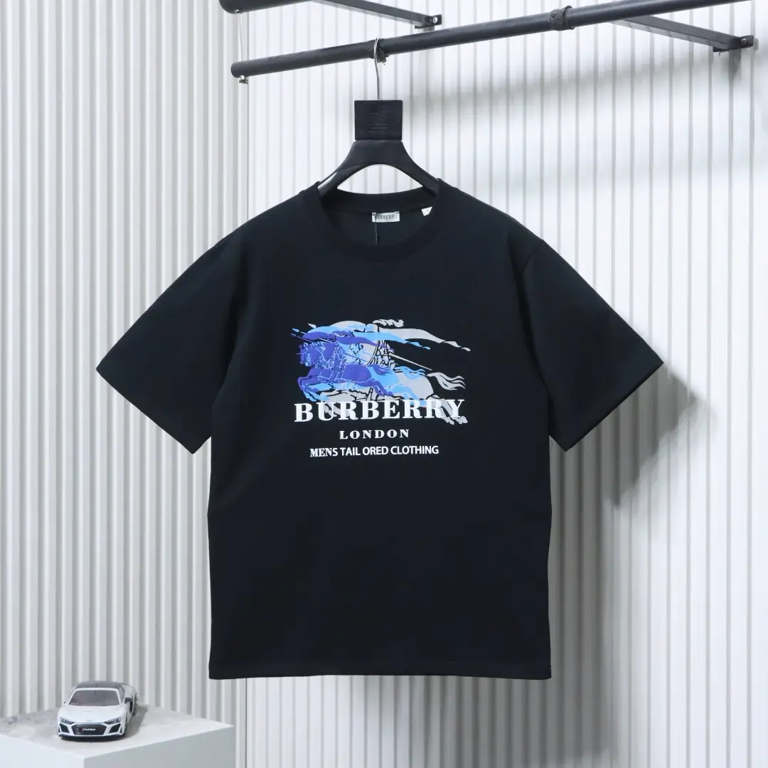 Kurzarm-T-Shirt mit doppelseitigem Kriegspferde-Print – Bild 3