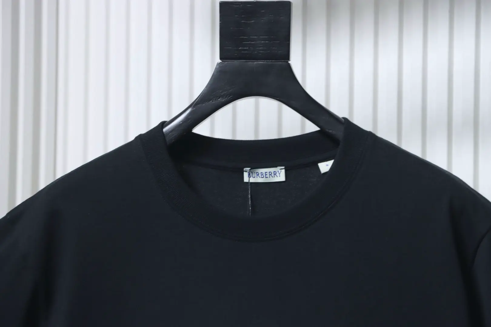 Kurzarm-T-Shirt mit doppelseitigem Kriegspferde-Print – Bild 5