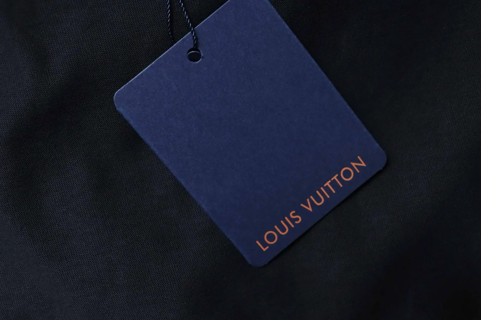 Kurzarm-T-Shirt mit durchgehendem Logo – Bild 9