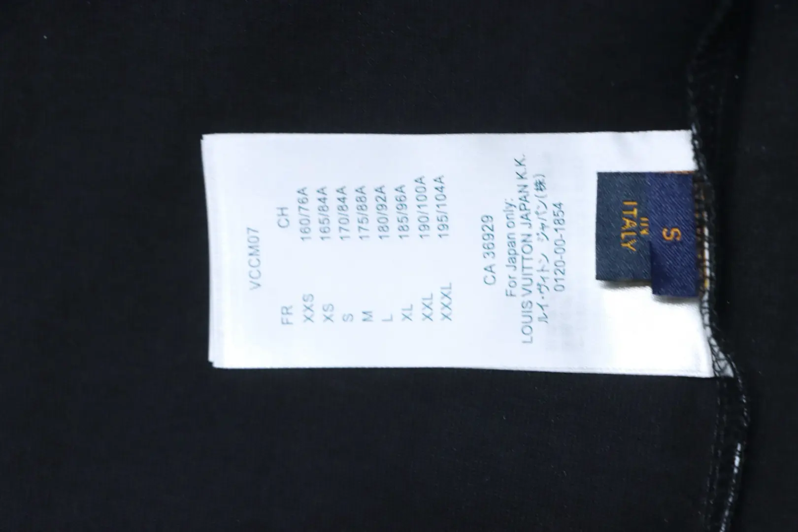 Kurzarm-T-Shirt mit durchgehendem Logo – Bild 10