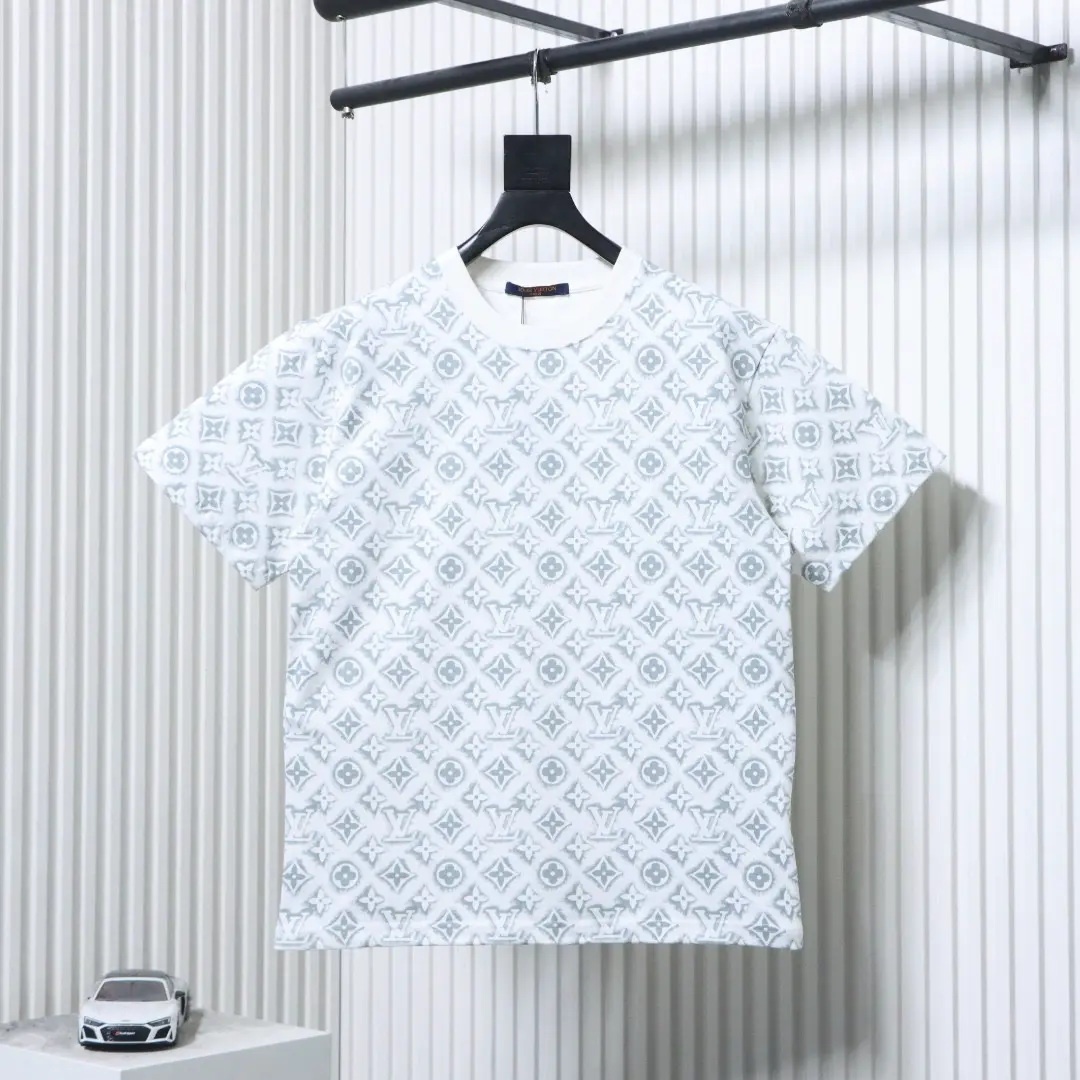 Kurzarm-T-Shirt mit durchgehendem Logo – Bild 11